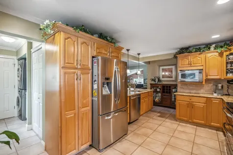 18 Placid Court Holbrook NY 11741