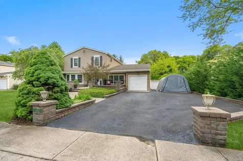 18 Placid Court Holbrook NY 11741