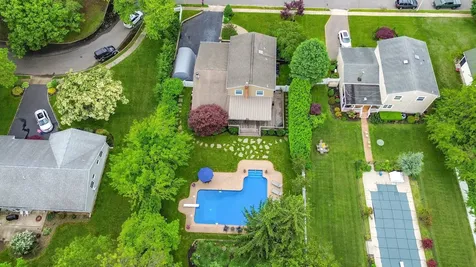 18 Placid Court Holbrook NY 11741