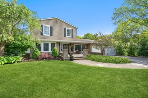 18 Placid Court Holbrook NY 11741