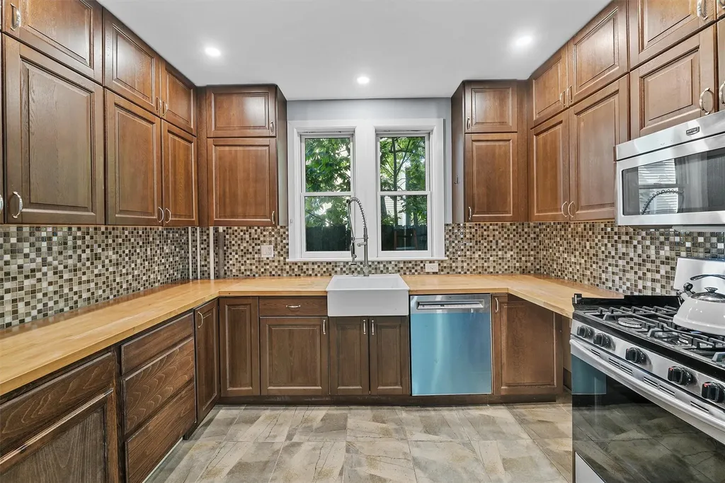 213 Walnut Street Peekskill NY 10566