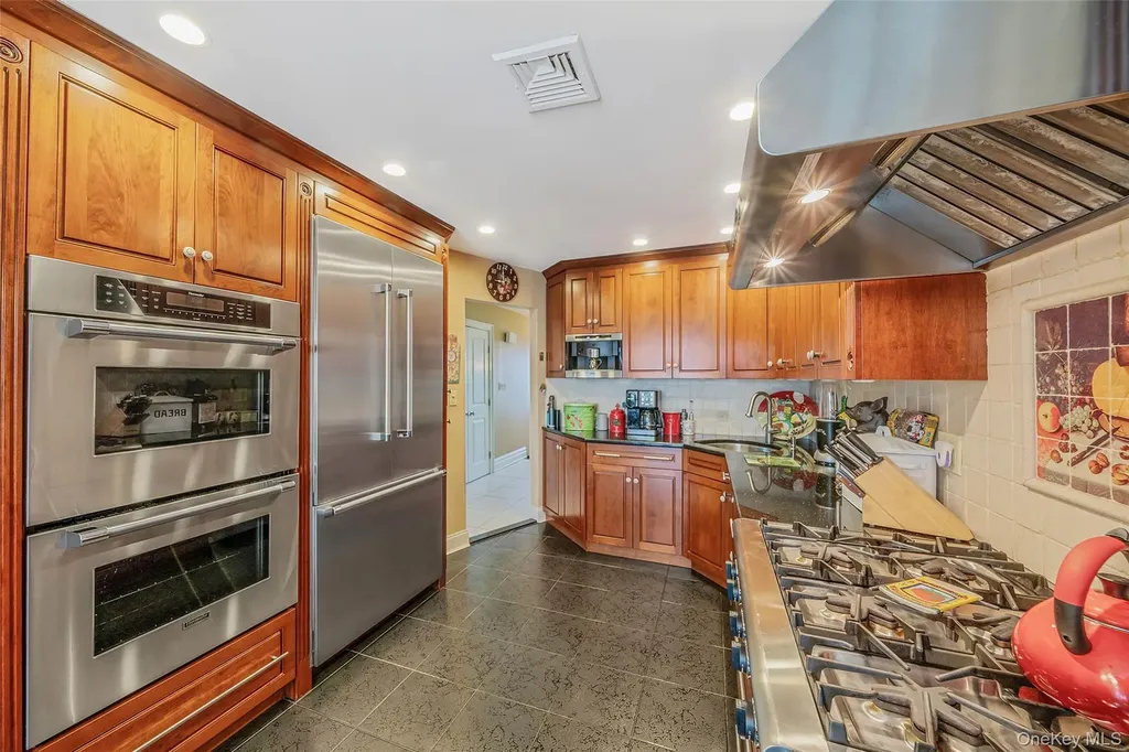 100 Mark Lane Atlantic Beach NY 11509