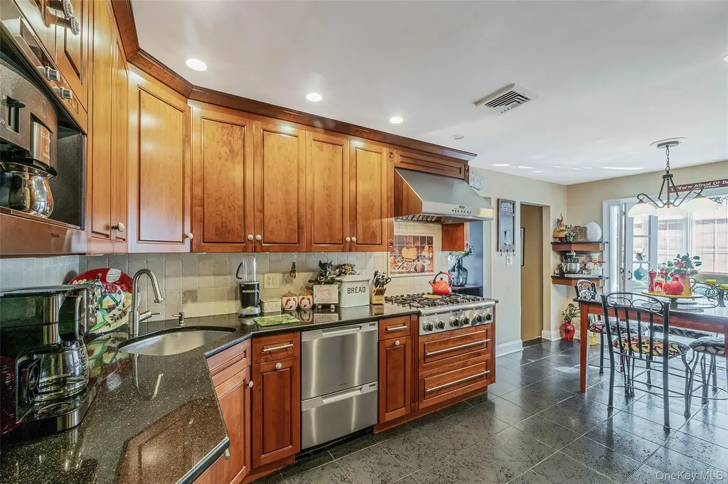 100 Mark Lane Atlantic Beach NY 11509