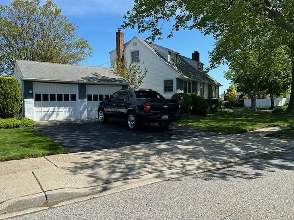 929 White Birch Lane Wantagh NY 11793