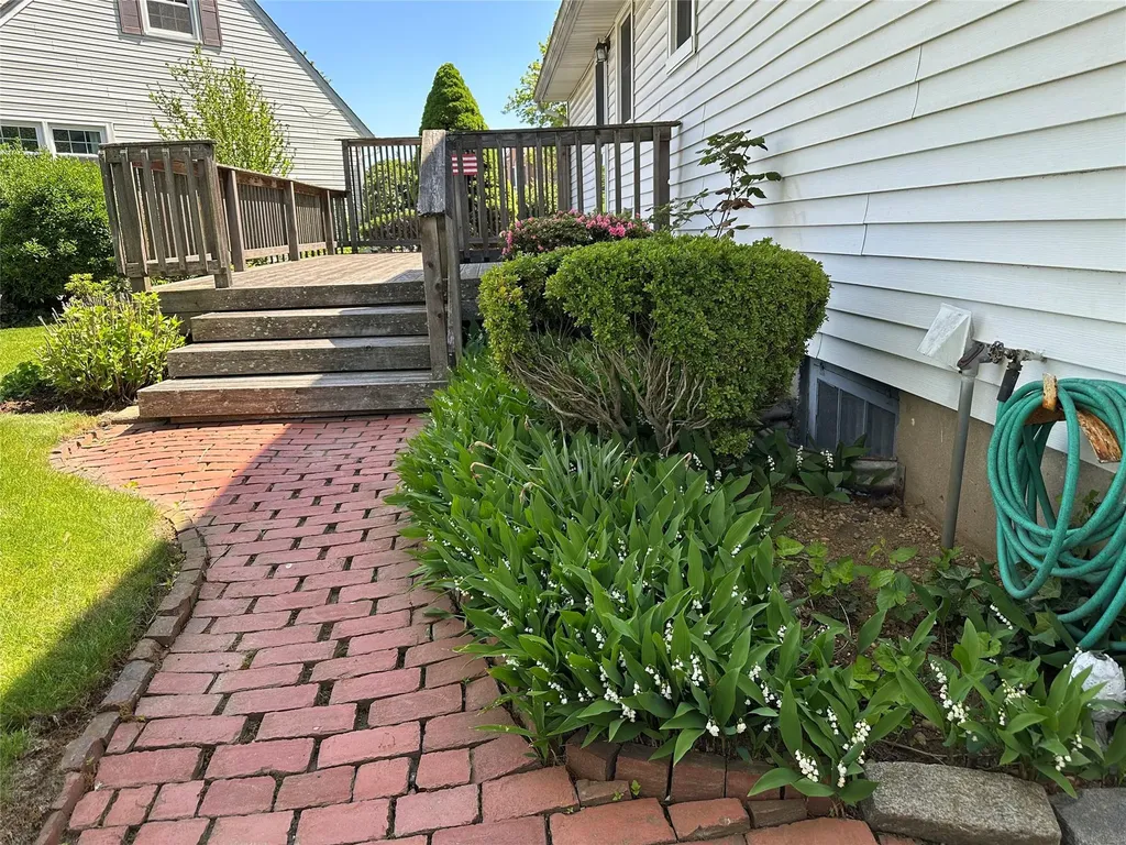 929 White Birch Lane Wantagh NY 11793