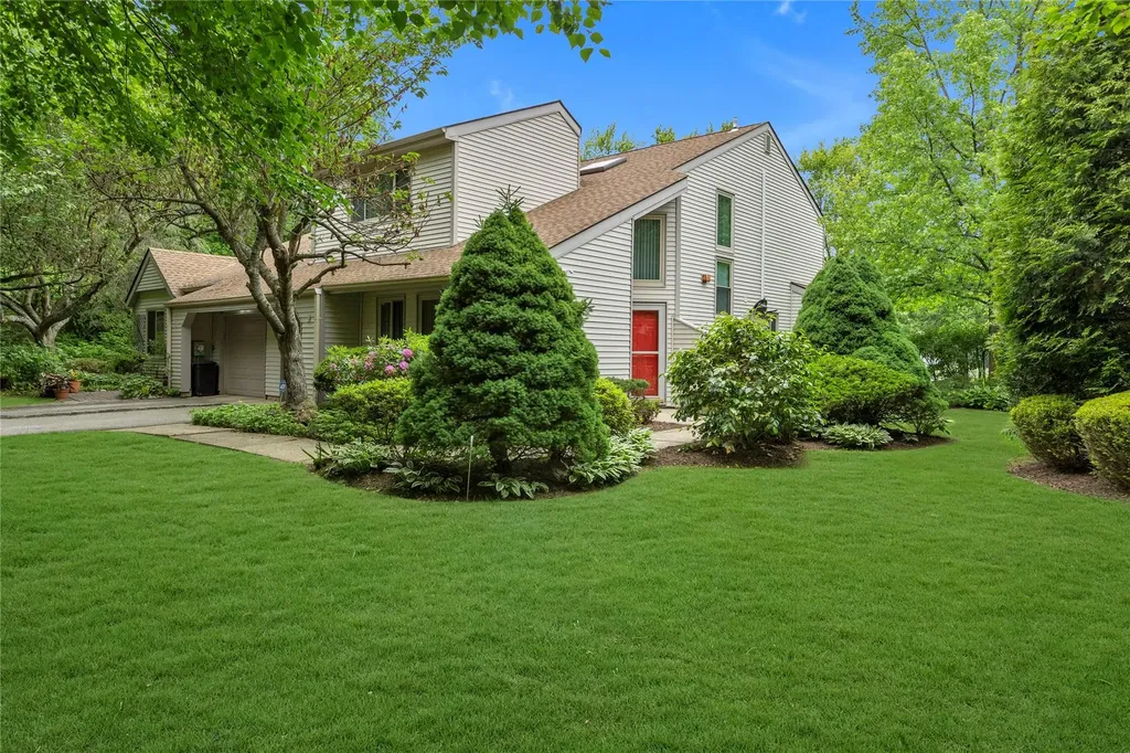 5 Lakeridge Drive Huntington NY 11743