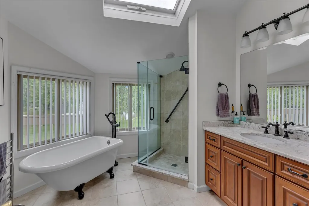 5 Lakeridge Drive Huntington NY 11743