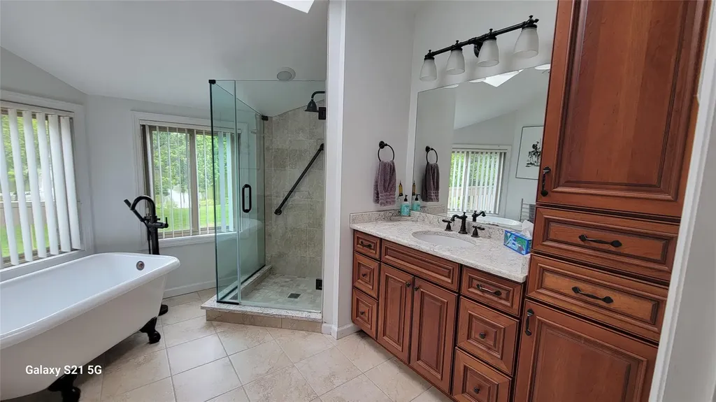 5 Lakeridge Drive Huntington NY 11743