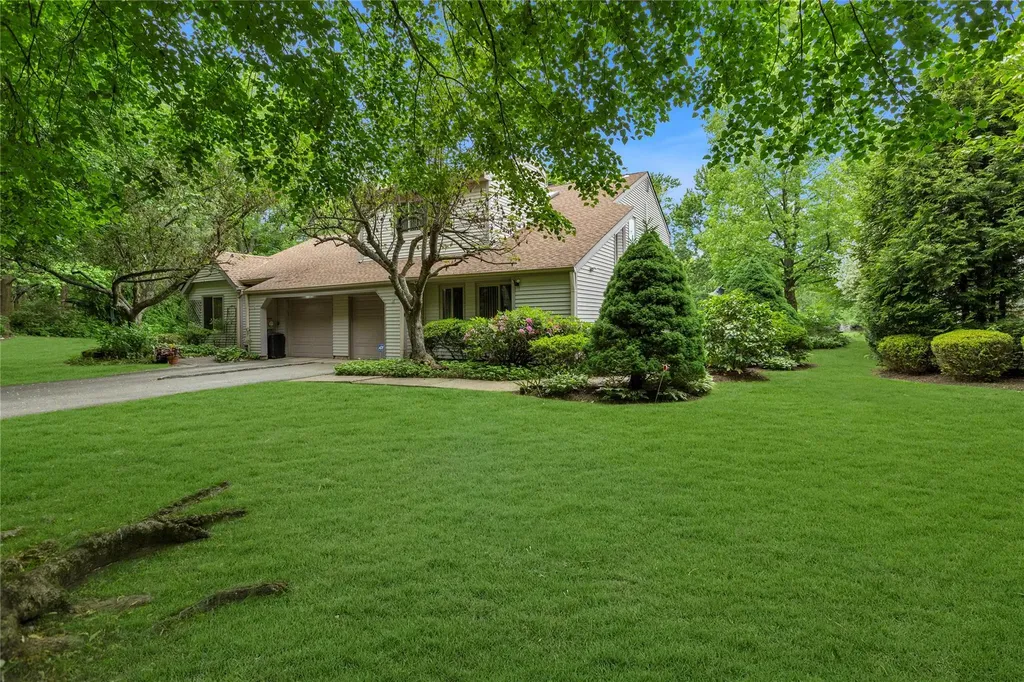 5 Lakeridge Drive Huntington NY 11743