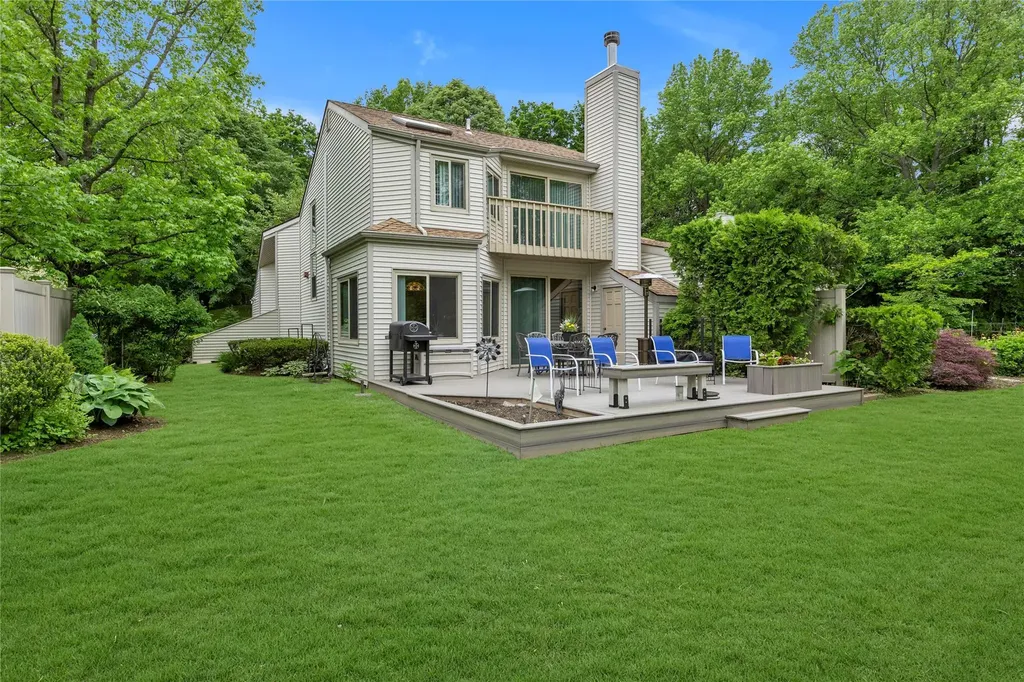 5 Lakeridge Drive Huntington NY 11743