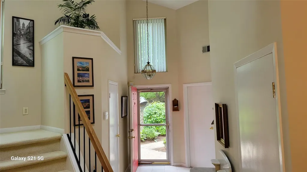 5 Lakeridge Drive Huntington NY 11743