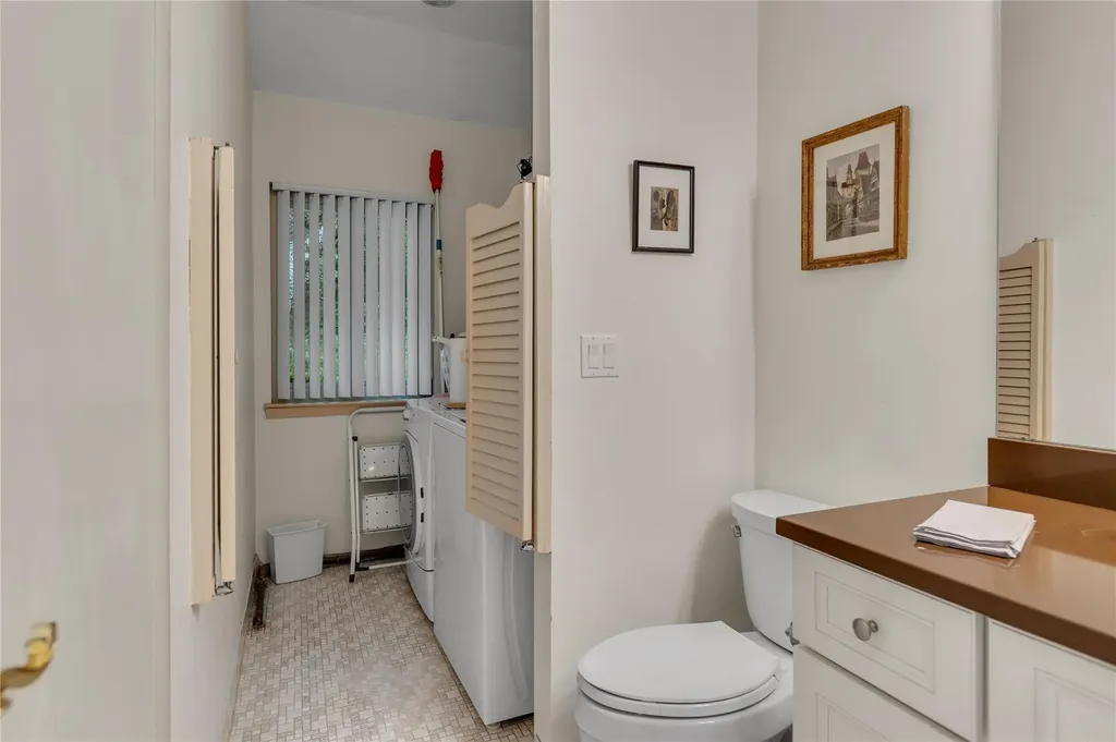 5 Lakeridge Drive Huntington NY 11743