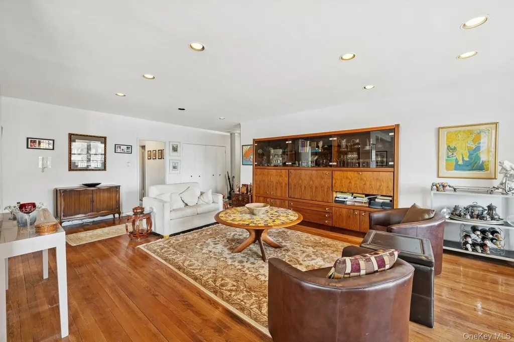 162-41 Powells Cove Boulevard Beechhurst NY 11357
