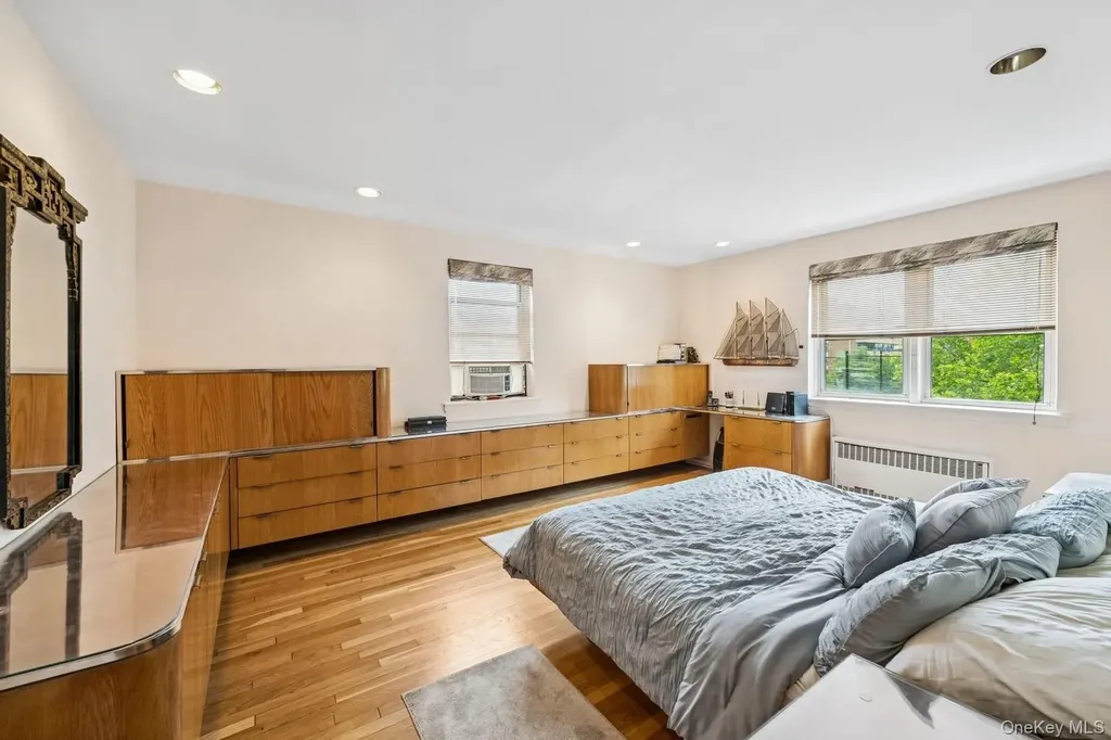 162-41 Powells Cove Boulevard Beechhurst NY 11357