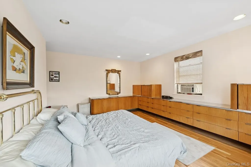 162-41 Powells Cove Boulevard Beechhurst NY 11357