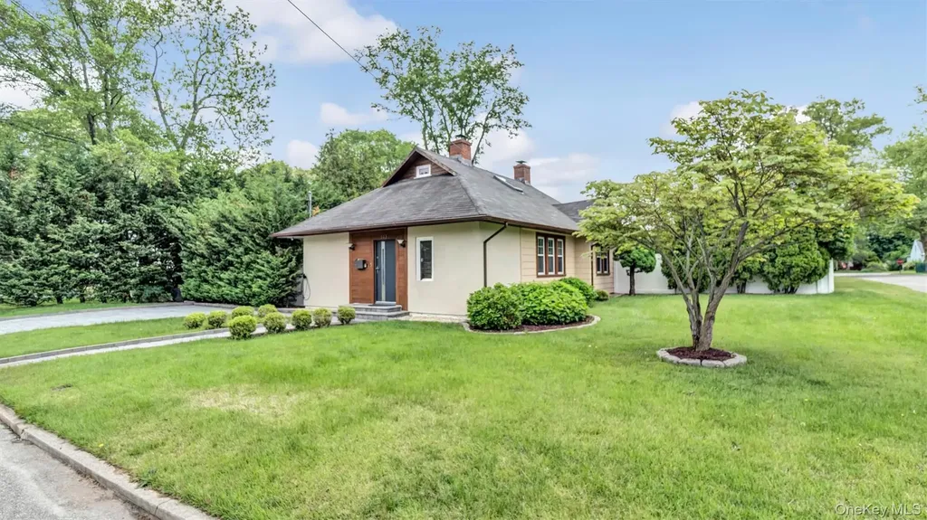 143 Hallock Street Riverhead NY 11901
