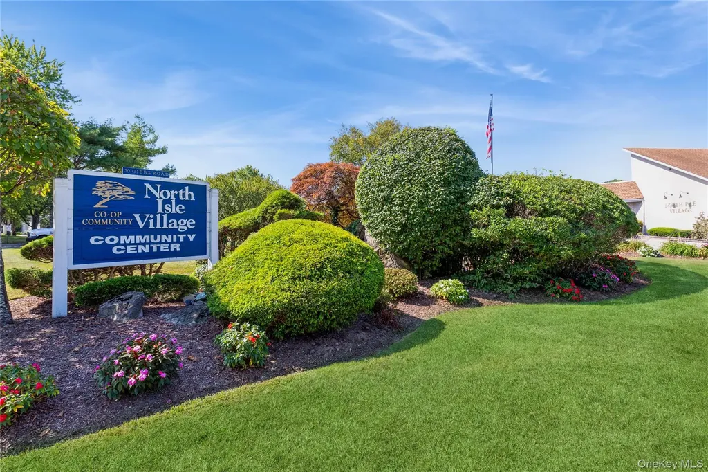 71 Pointe Circle S Coram NY 11727