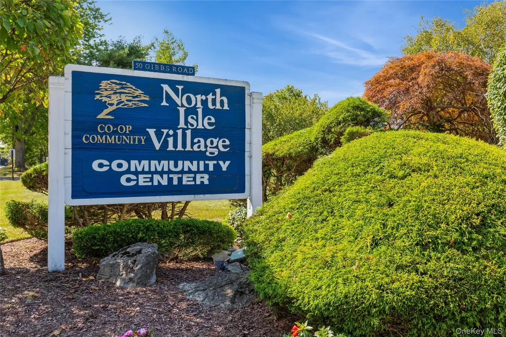 71 Pointe Circle S Coram NY 11727