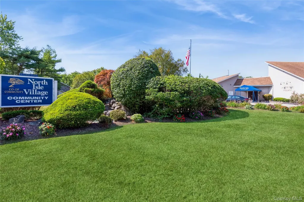 71 Pointe Circle S Coram NY 11727