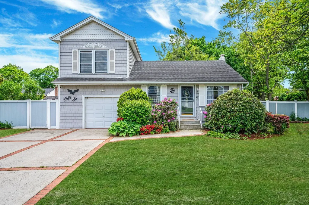 56 15th Street West Babylon NY 11704