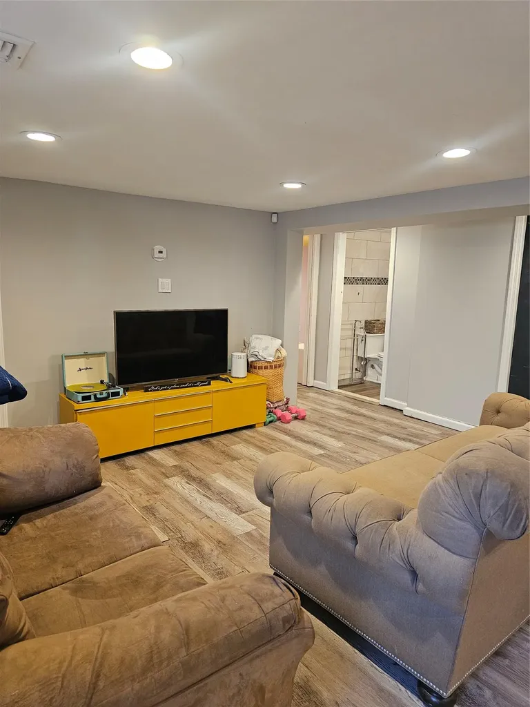 52 Hilltop Lane Wheatley Heights NY 11798