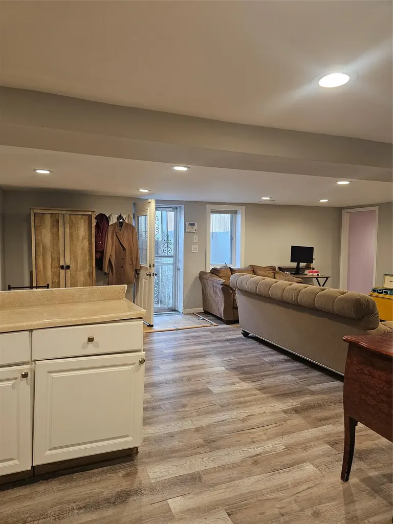 52 Hilltop Lane Wheatley Heights NY 11798