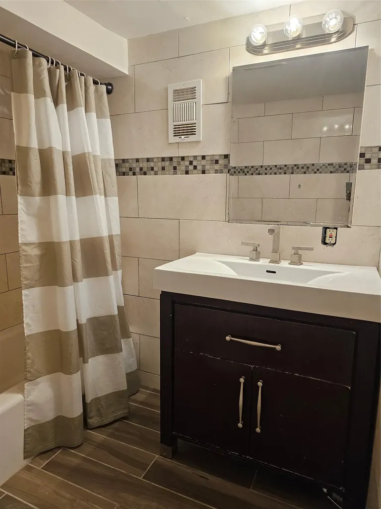 52 Hilltop Lane Wheatley Heights NY 11798