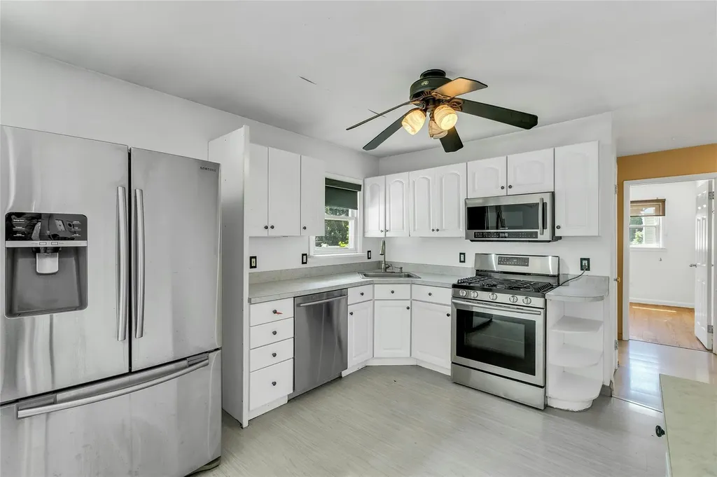 4 Lowell Avenue Greenlawn NY 11740