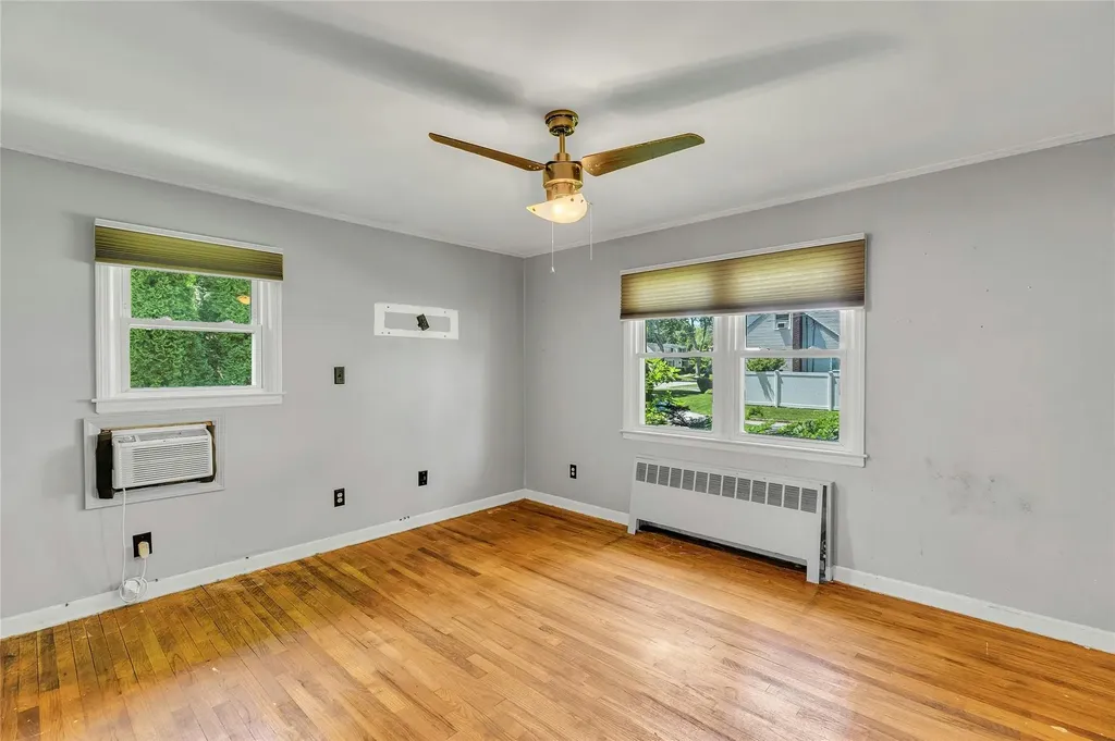 4 Lowell Avenue Greenlawn NY 11740