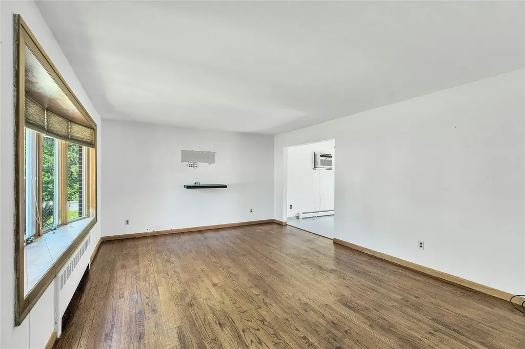 4 Lowell Avenue Greenlawn NY 11740