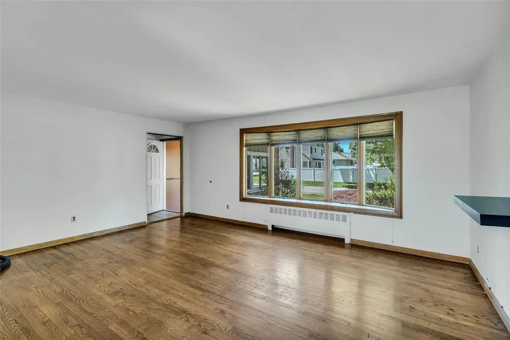 4 Lowell Avenue Greenlawn NY 11740