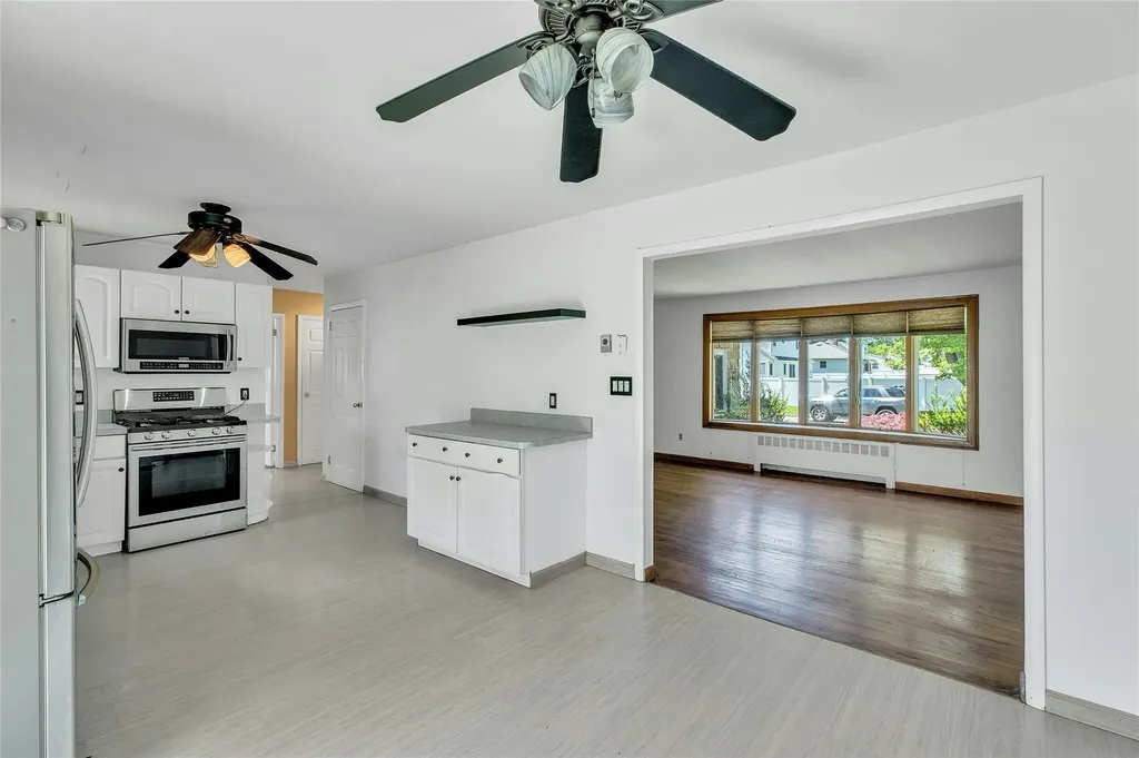 4 Lowell Avenue Greenlawn NY 11740
