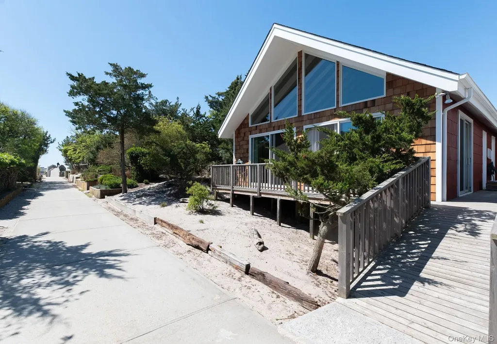 66 Bungalow Walk Ocean Beach NY 11770