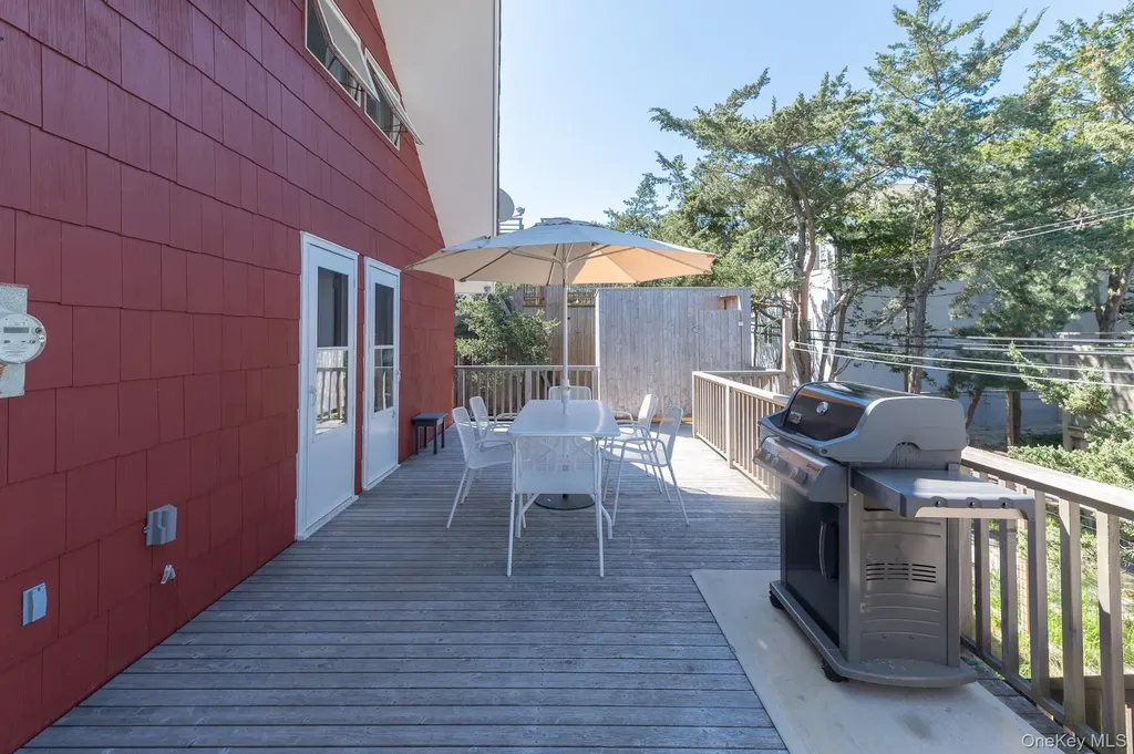 66 Bungalow Walk Ocean Beach NY 11770