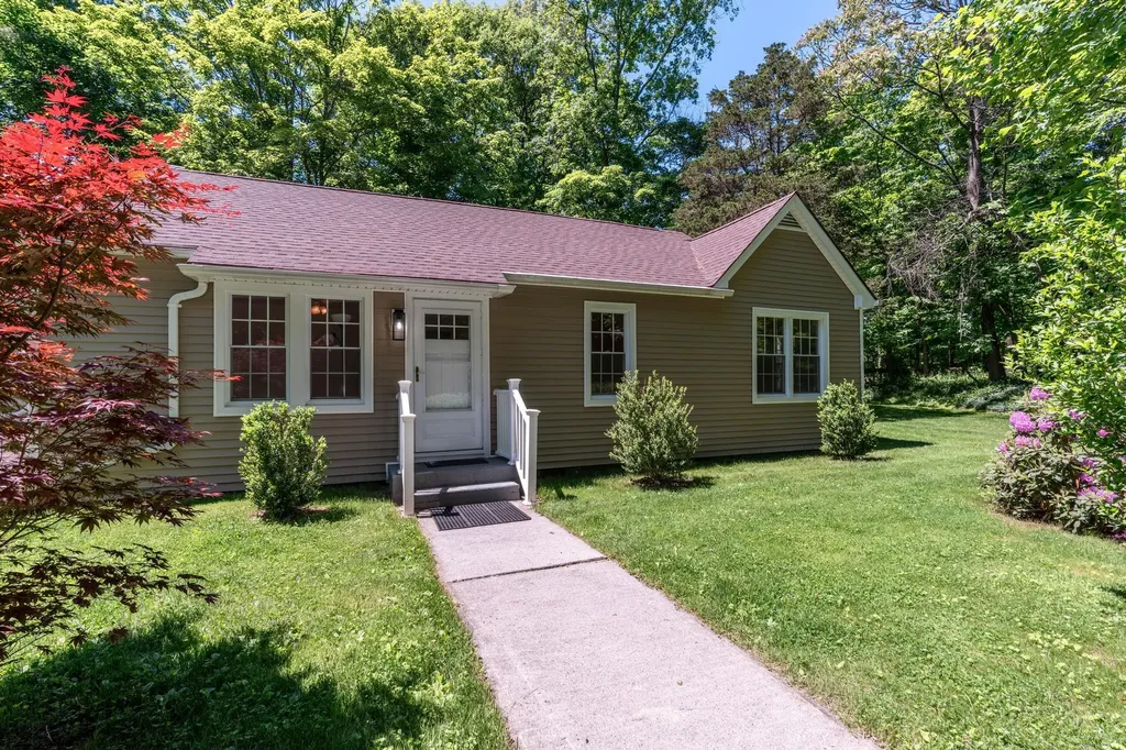 6 Knolls Road Poughkeepsie NY 12601