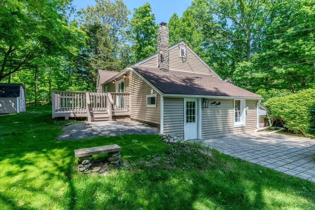 6 Knolls Road Poughkeepsie NY 12601
