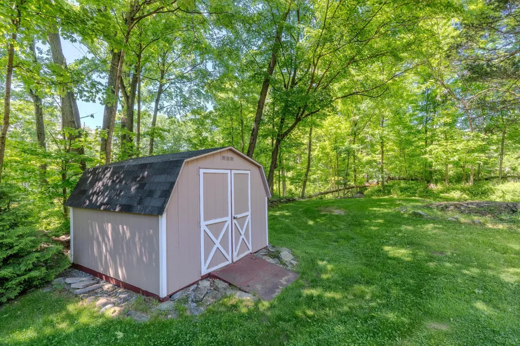 6 Knolls Road Poughkeepsie NY 12601