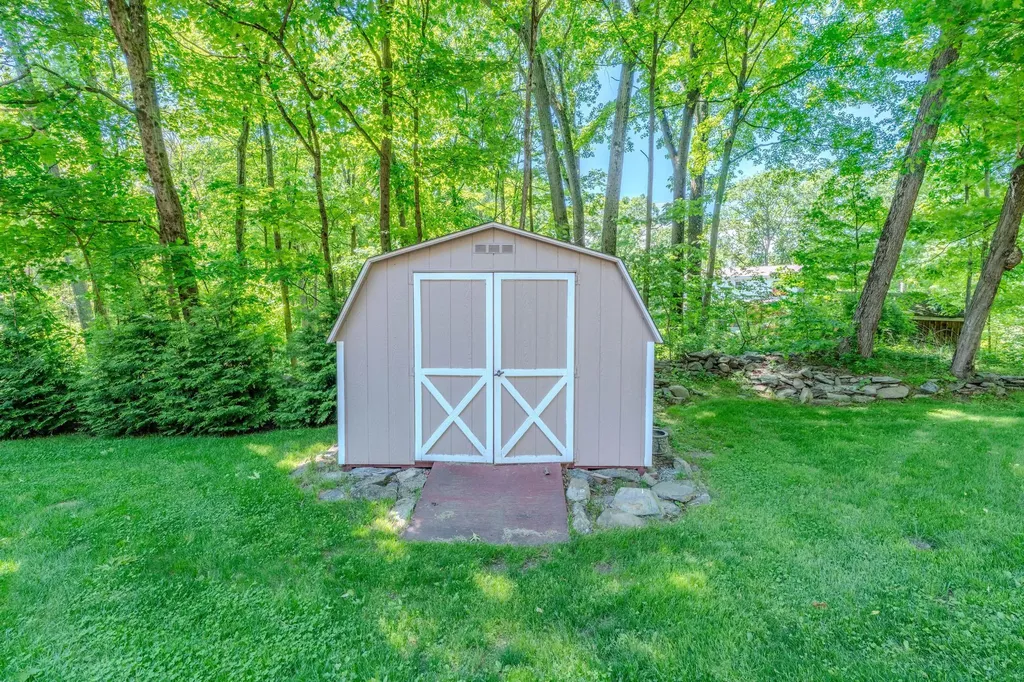6 Knolls Road Poughkeepsie NY 12601