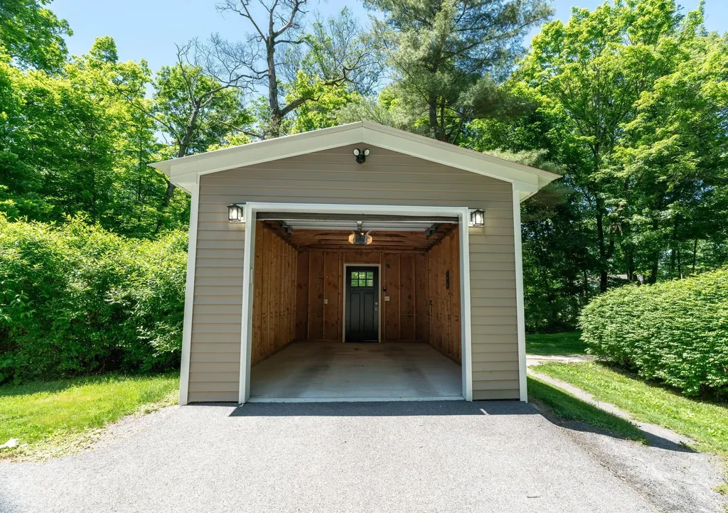 6 Knolls Road Poughkeepsie NY 12601