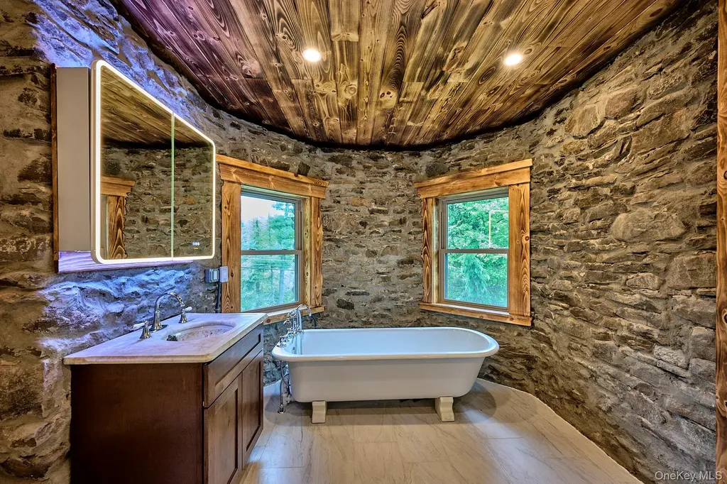 608 High Road Glen Spey NY 12737