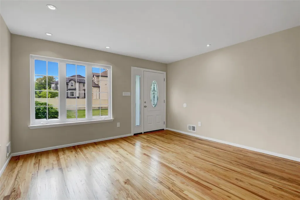 103 Savo Loop Staten Island NY 10309
