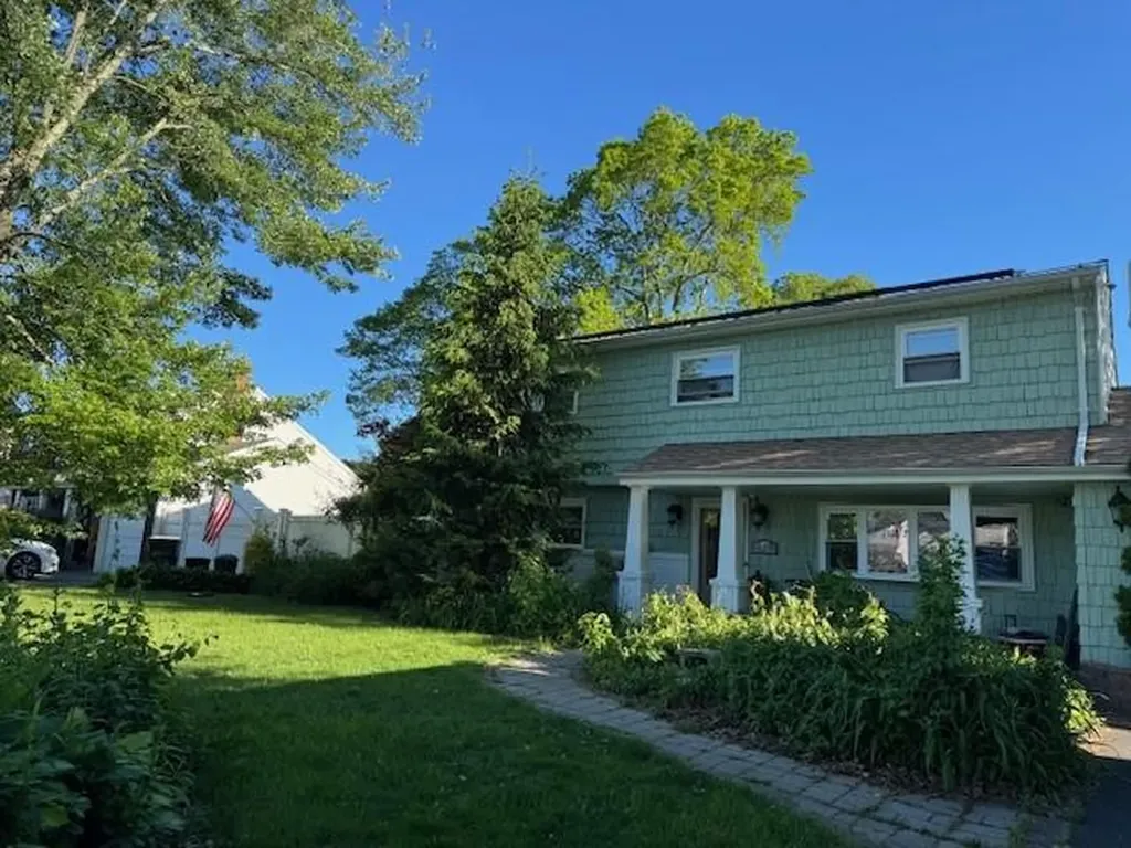 47 Myson Street West Islip NY 11795