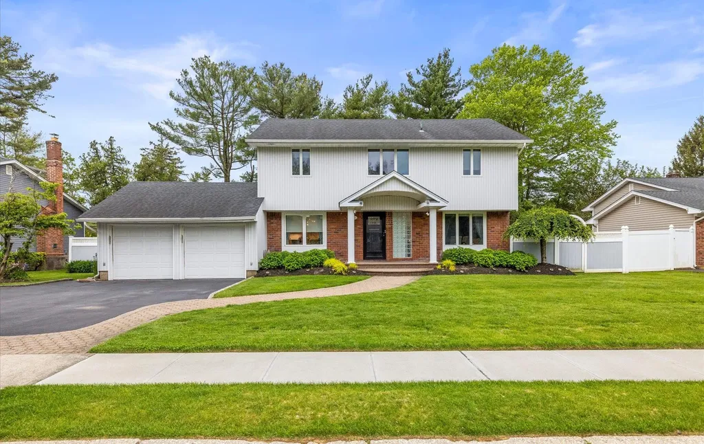 3 Colgate Lane Woodbury NY 11797