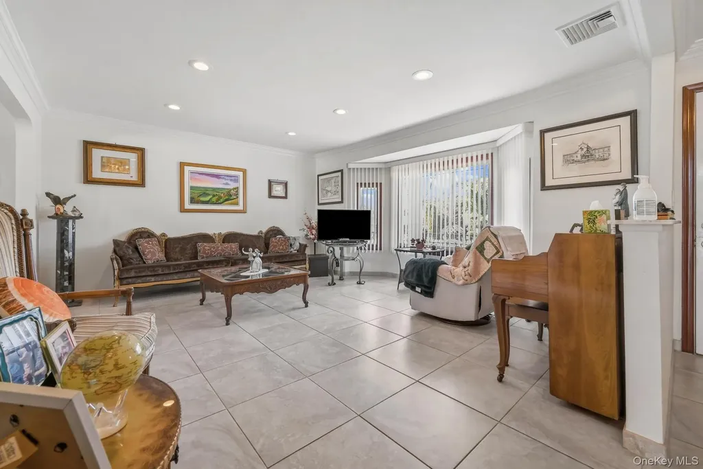 3 Chapin Farmingdale NY 11735