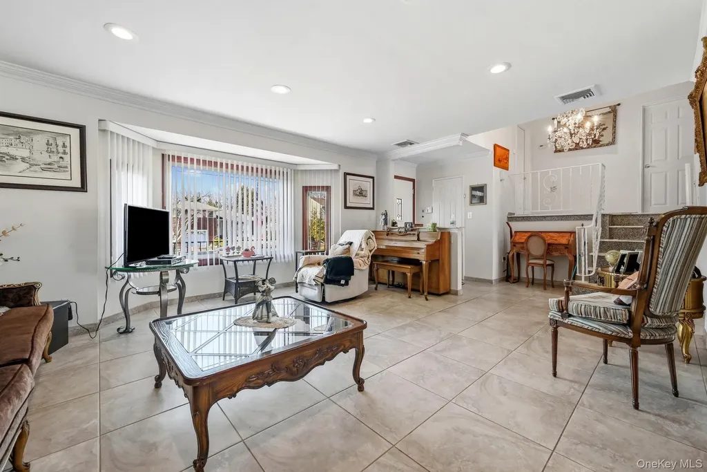 3 Chapin Farmingdale NY 11735