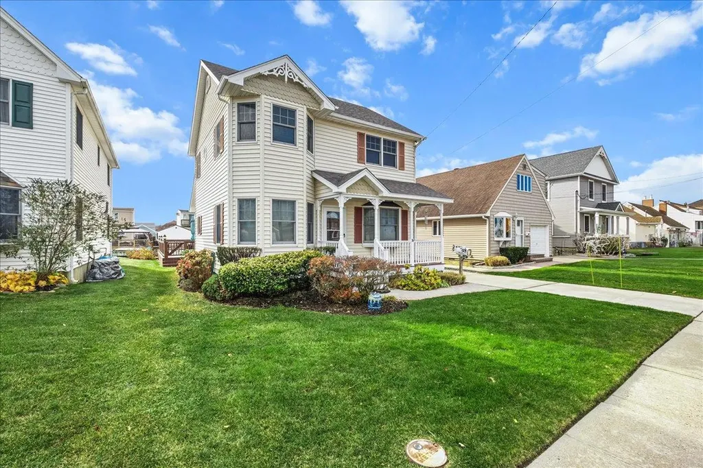 16 Gibbs Road Amity Harbor NY 11701