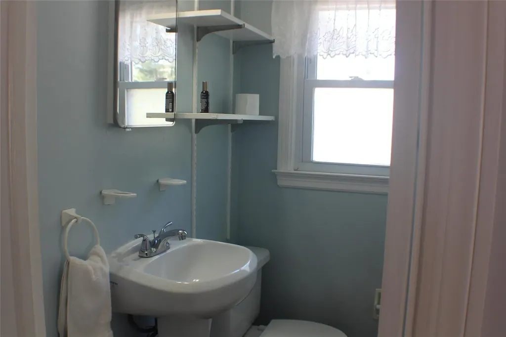 17 Morgan Circle Hyde Park NY 12538