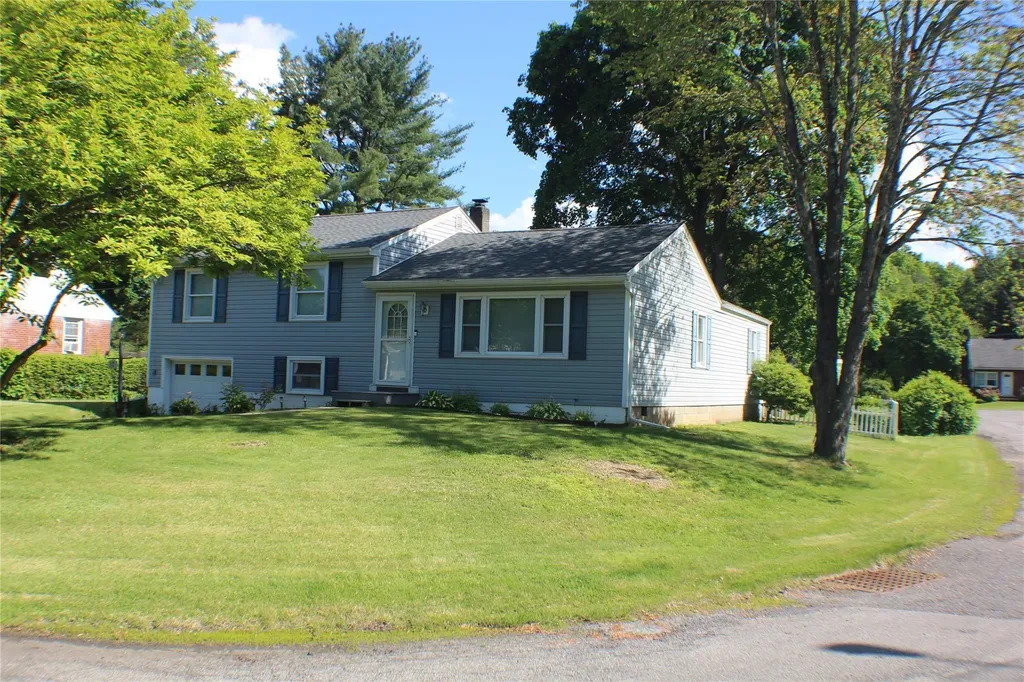 17 Morgan Circle Hyde Park NY 12538