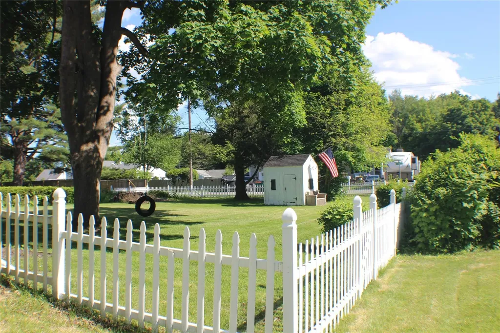 17 Morgan Circle Hyde Park NY 12538