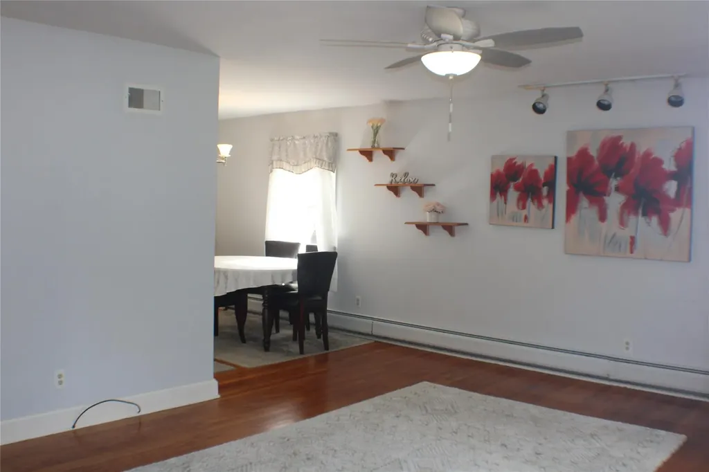 17 Morgan Circle Hyde Park NY 12538